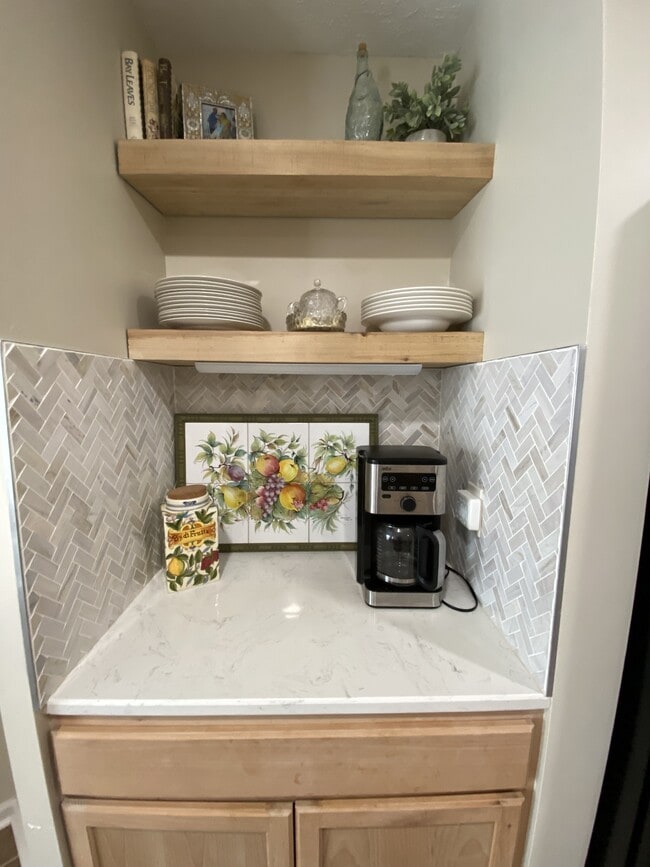 Building Photo - 5010 Emerald Isle Ct