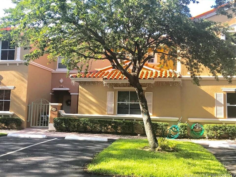 Foto principal - 8450 NW 138th Terrace