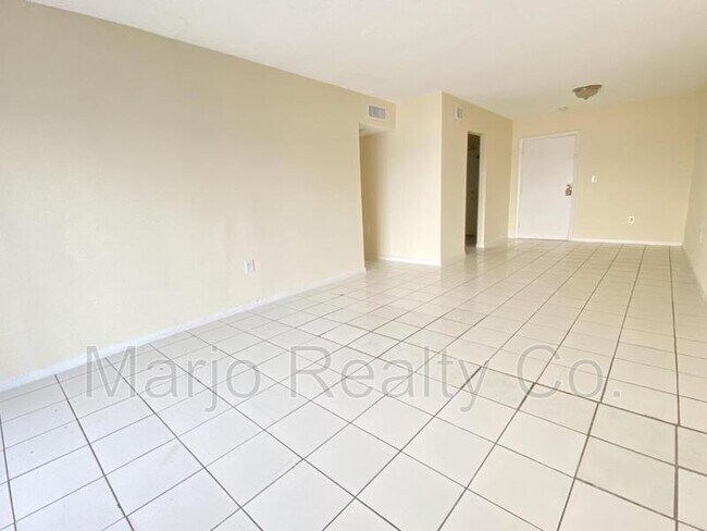 Foto del edificio - 3710 NW 21 St