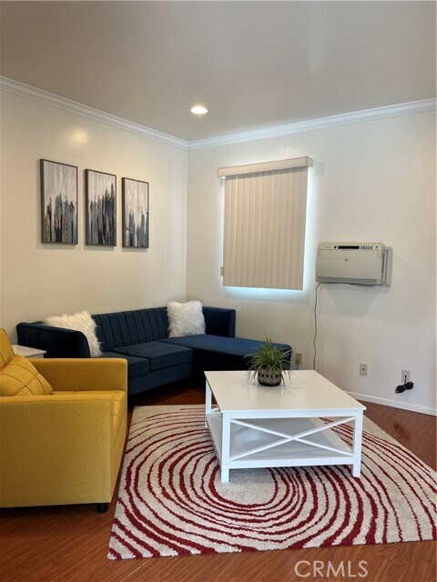 Foto del edificio - 419 N Bushnell Ave