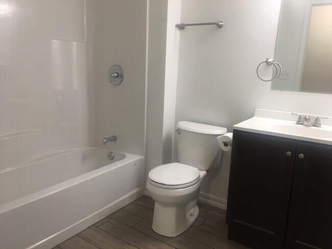 Baño - 23824 SE 28th St