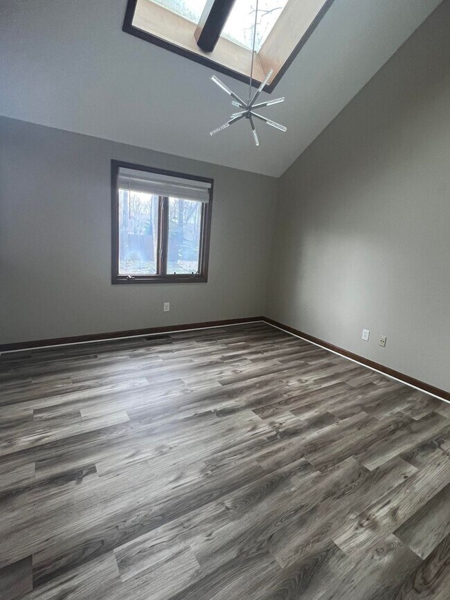 Building Photo - BEAUTIFUL home near Geist Reservoir!