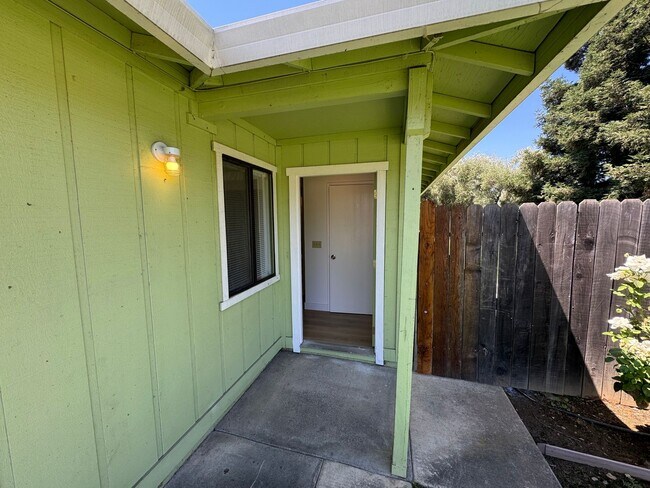 Photo - 3 bedroom 2 bathroom | Half Plex House in ...