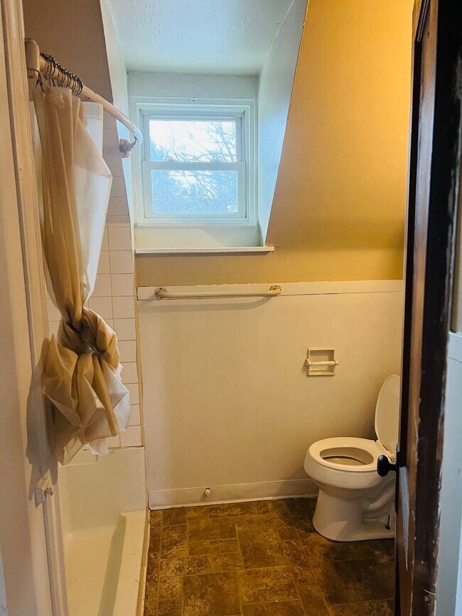 Building Photo - 1 br, 1 bath House - 413 E. Leasure Ave.  ...