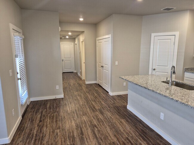 Foto del edificio - 501 E 21st St