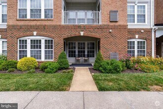 Building Photo - 205 Kings Crossing Cir