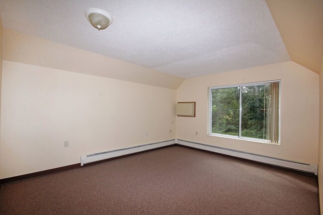 Building Photo - Ridgeway Court IV