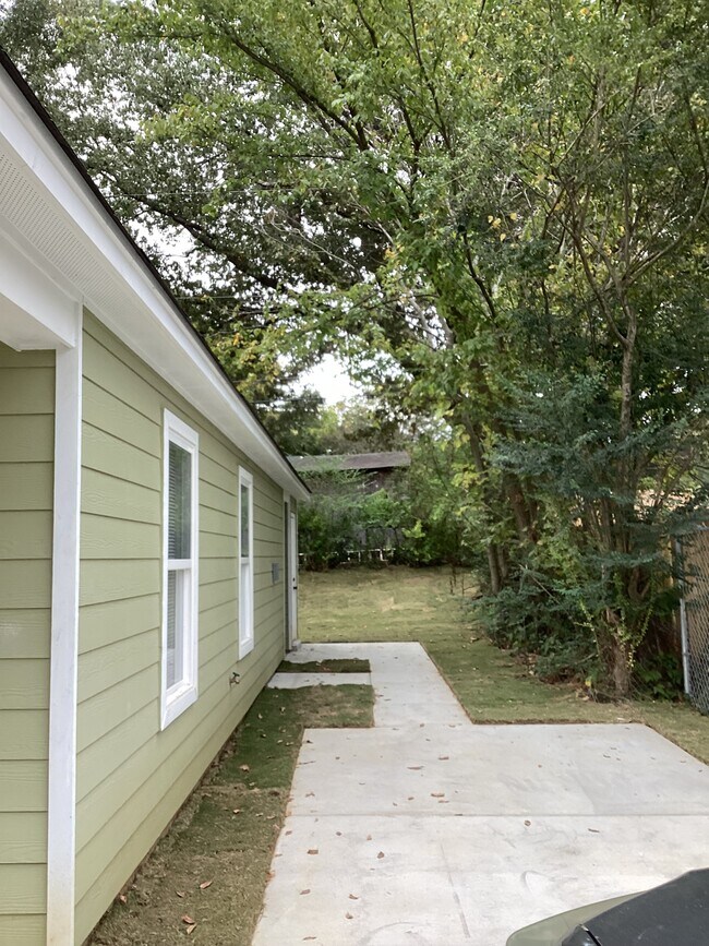 Building Photo - 4367 Suncrest Dr