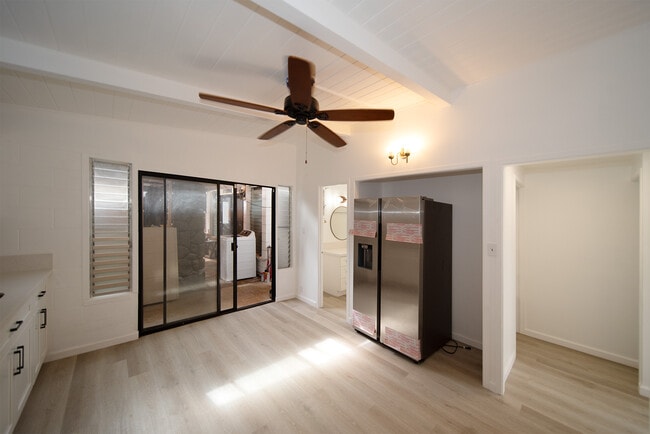 Building Photo - 1549 Molina St