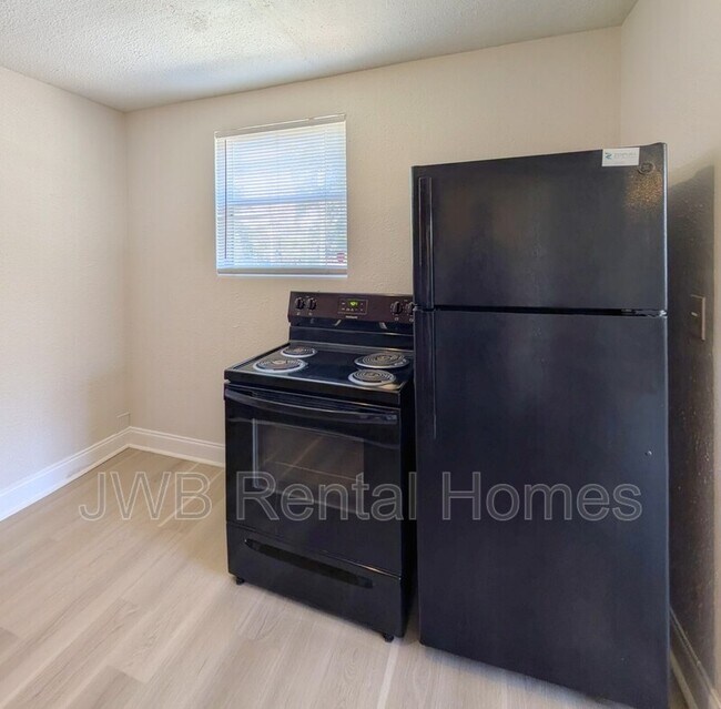 Foto del edificio - 1530 W 21st St