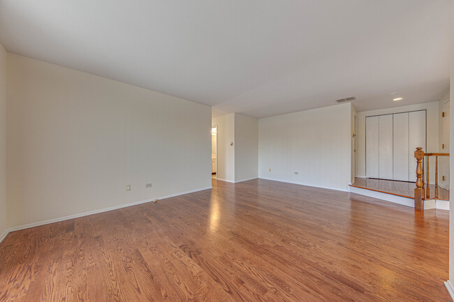 Building Photo - 896 Cross Creek Ct