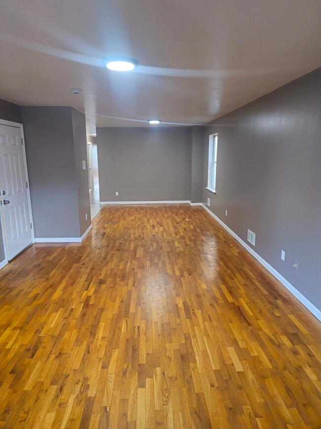 Building Photo - 447 S 18th St