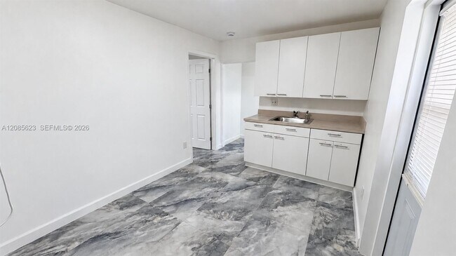 Foto del edificio - 2731 NW 100th St