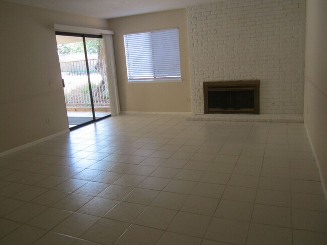 Foto del edificio - 2642 Laramie Rd