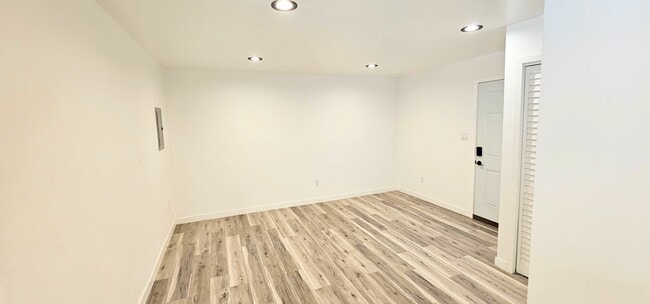 Foto del edificio - 315 E 16th St