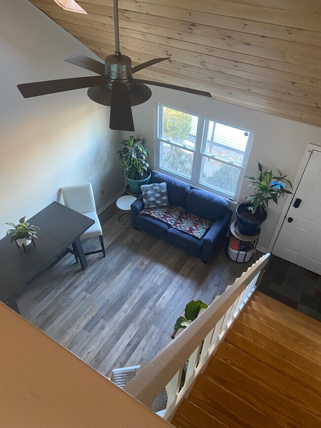 Foto del edificio - 115 E Grand Ave