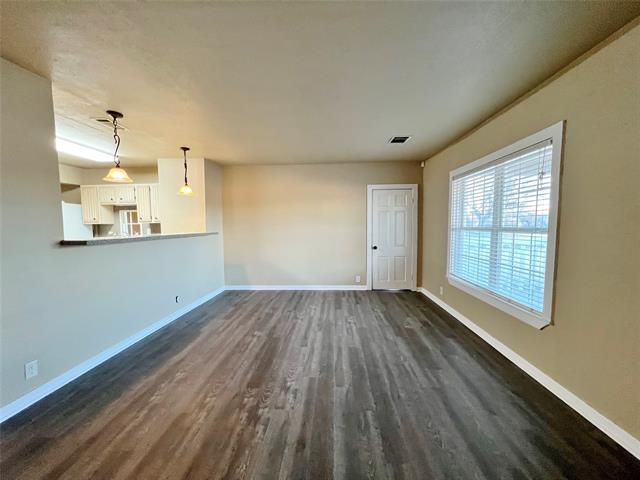 Building Photo - 3300 Lake Como Dr