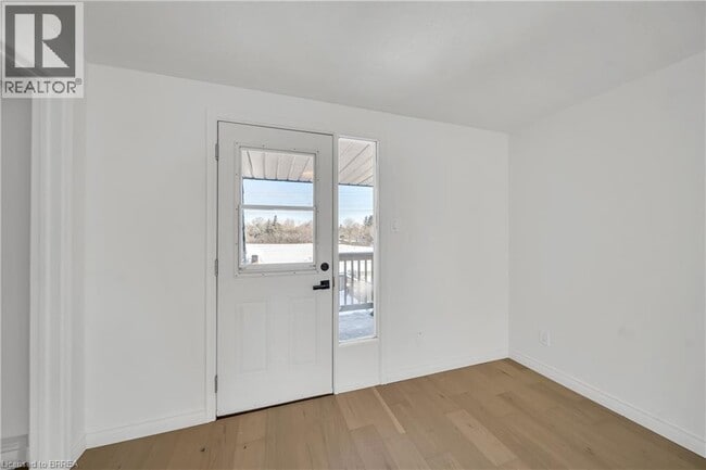 Building Photo - 61 Vanier Dr