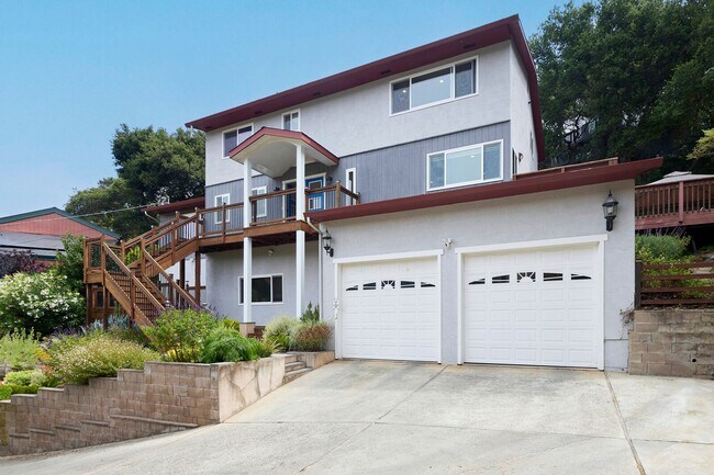 Foto del edificio - For Rent: Spacious Belmont Home with Upgra...