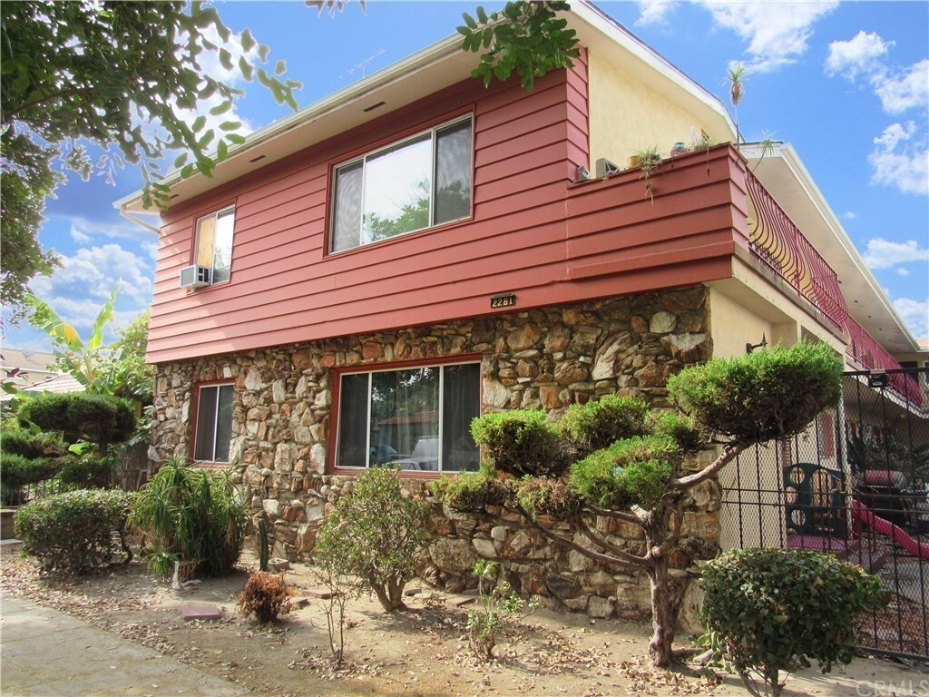 Primary Photo - 2261 Pine Ave