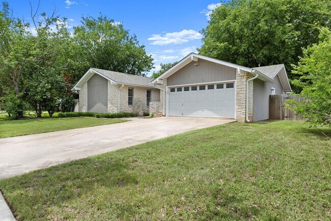 Building Photo - 618 Buckskin Dr