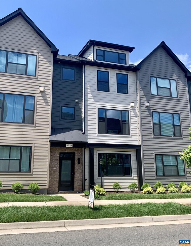 Building Photo - 1229 Old Trail Dr