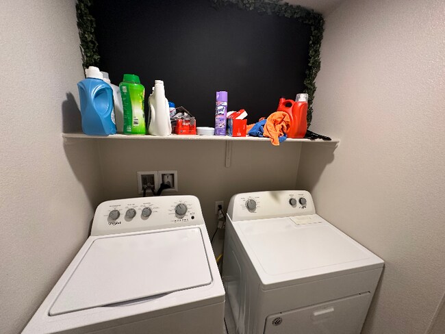 Foto del edificio - 7446 Sunray Point St