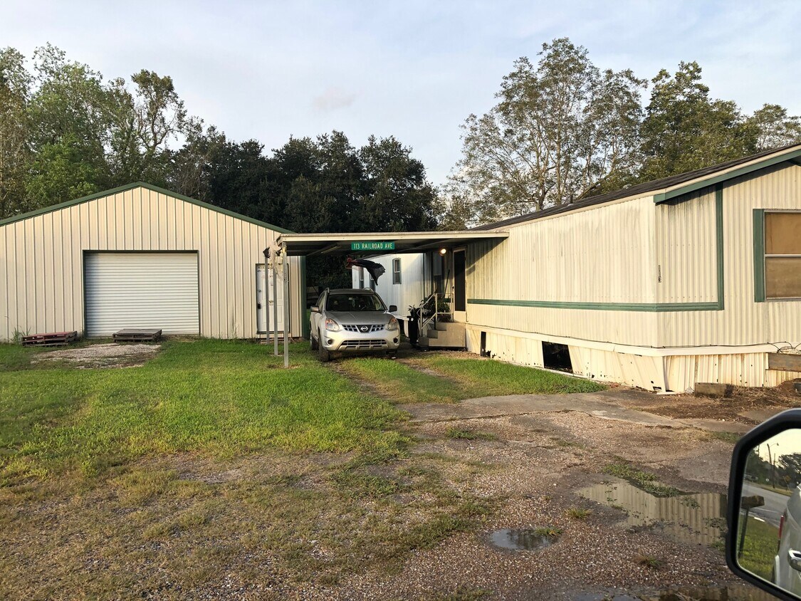 Primary Photo - 113 Railroad Ave