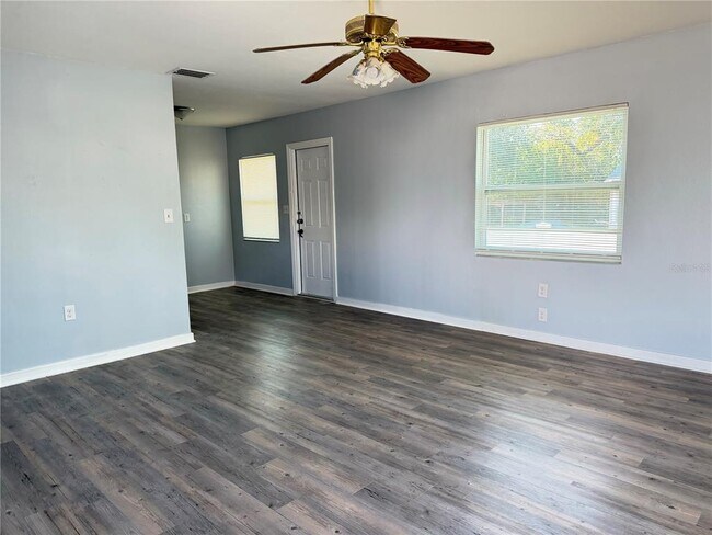 Foto del edificio - 1481 Drew St