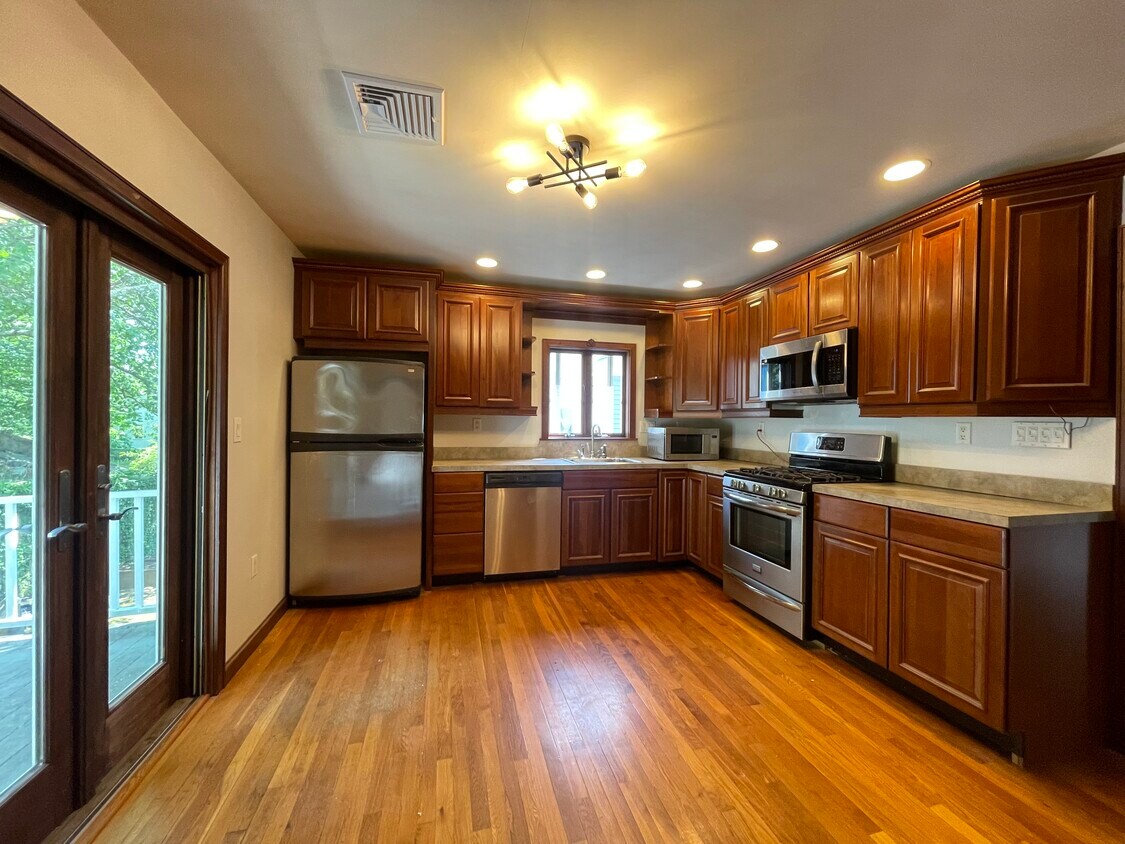 Foto principal - 249 Summer St