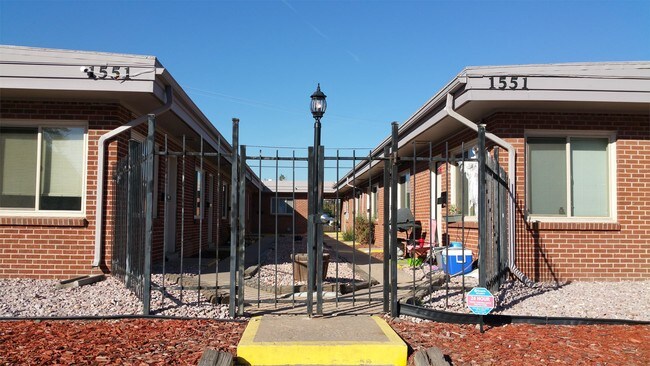 Building Photo - 1551 Alton St