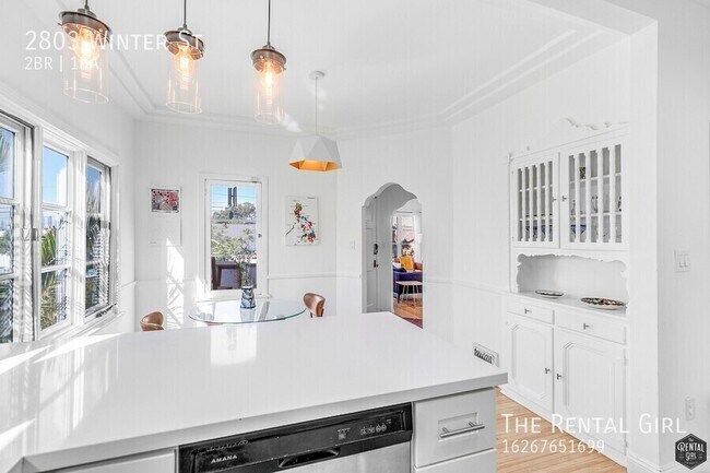 Foto del edificio - SUNNY SPANISH STYLE GEM | 2 BED/1 BATH LOW...