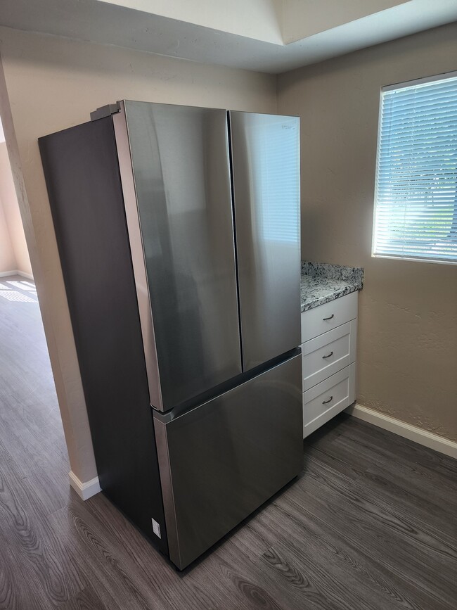 Foto del edificio - 696 Garfield Ave