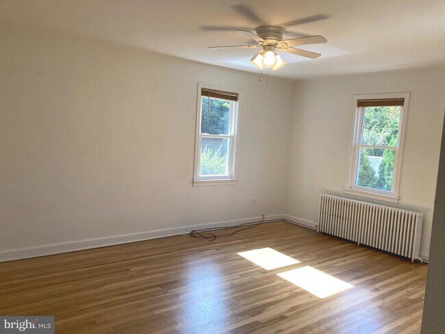 Building Photo - 56 Linwood Ave