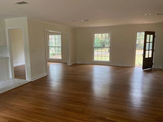 Foto del edificio - 3944 Roxbury Rd
