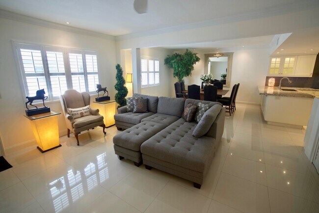 Building Photo - 604 N Ocean Blvd