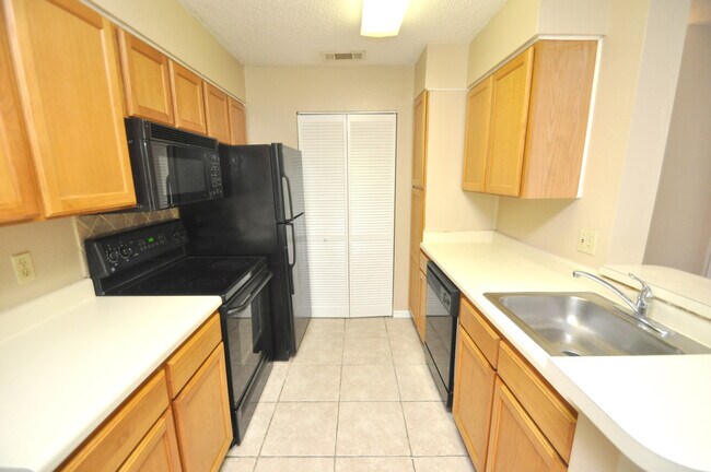 Foto del edificio - 2/2 Condo in Beautiful Metro West Community!