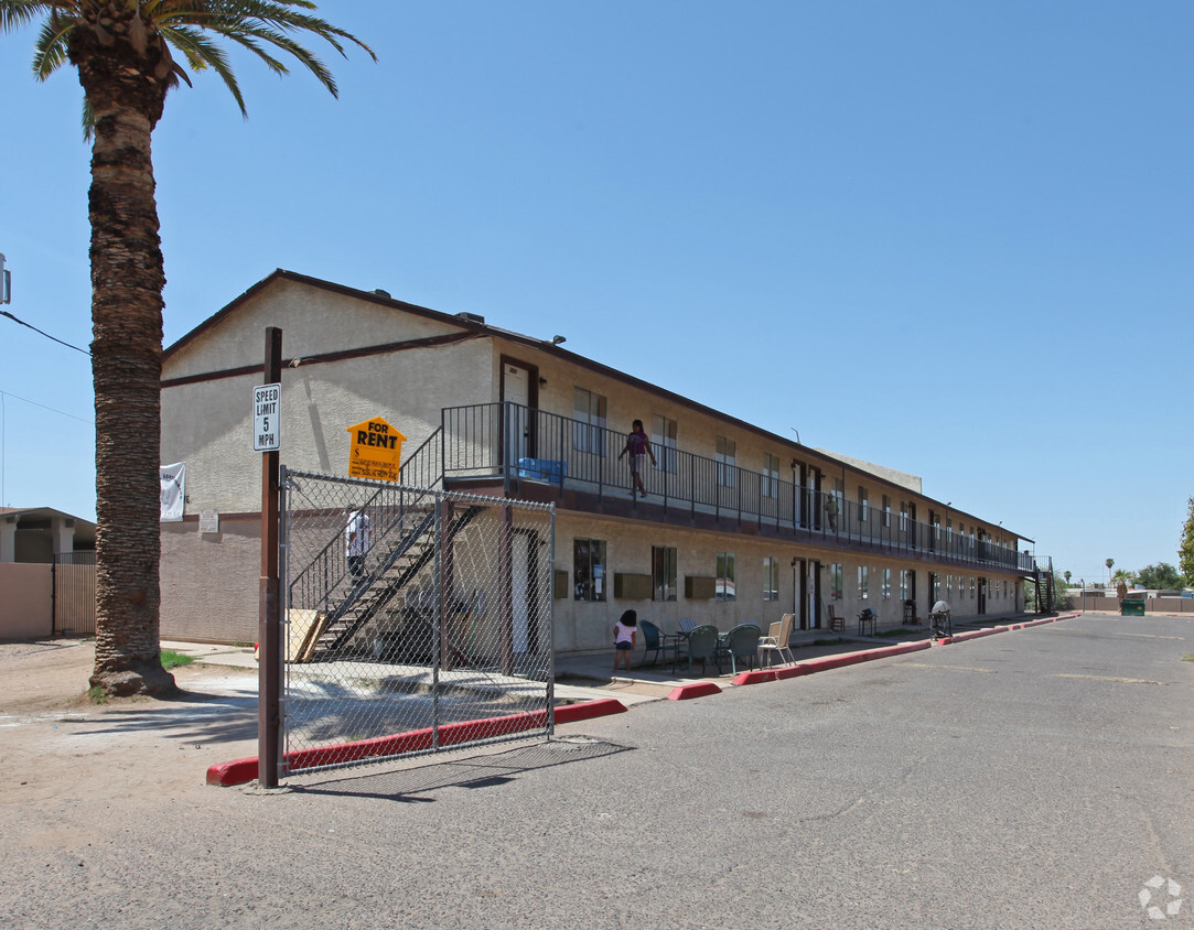 Primary Photo - Cactus Apartments