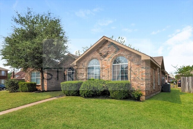 Building Photo - 200 Lavender Dr