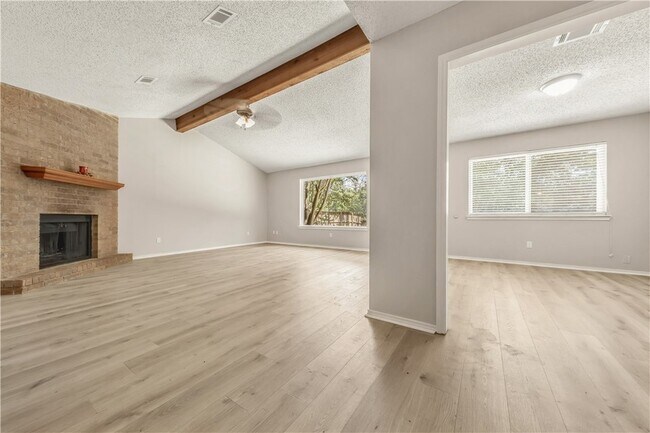 Building Photo - 804 Val Verde Dr