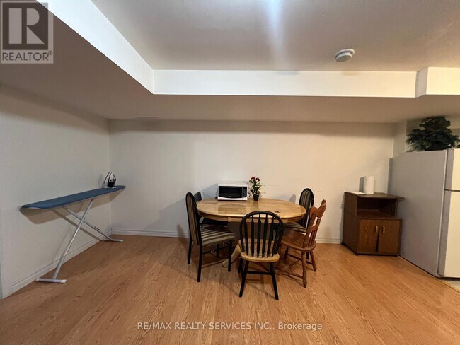 Building Photo - 24 Mossgrove Crescent