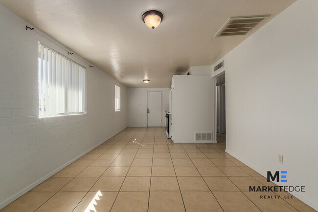 Building Photo - 3Bed/1Bath House at 35th/McDowell! $899 Mo...