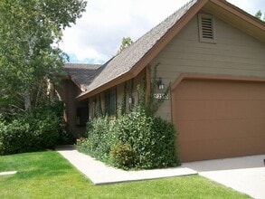 Building Photo - 2333 N Plateau Dr