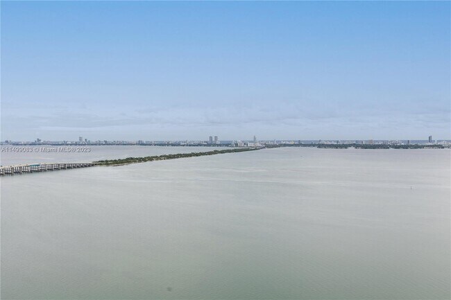 Foto del edificio - 600 NE 27th St