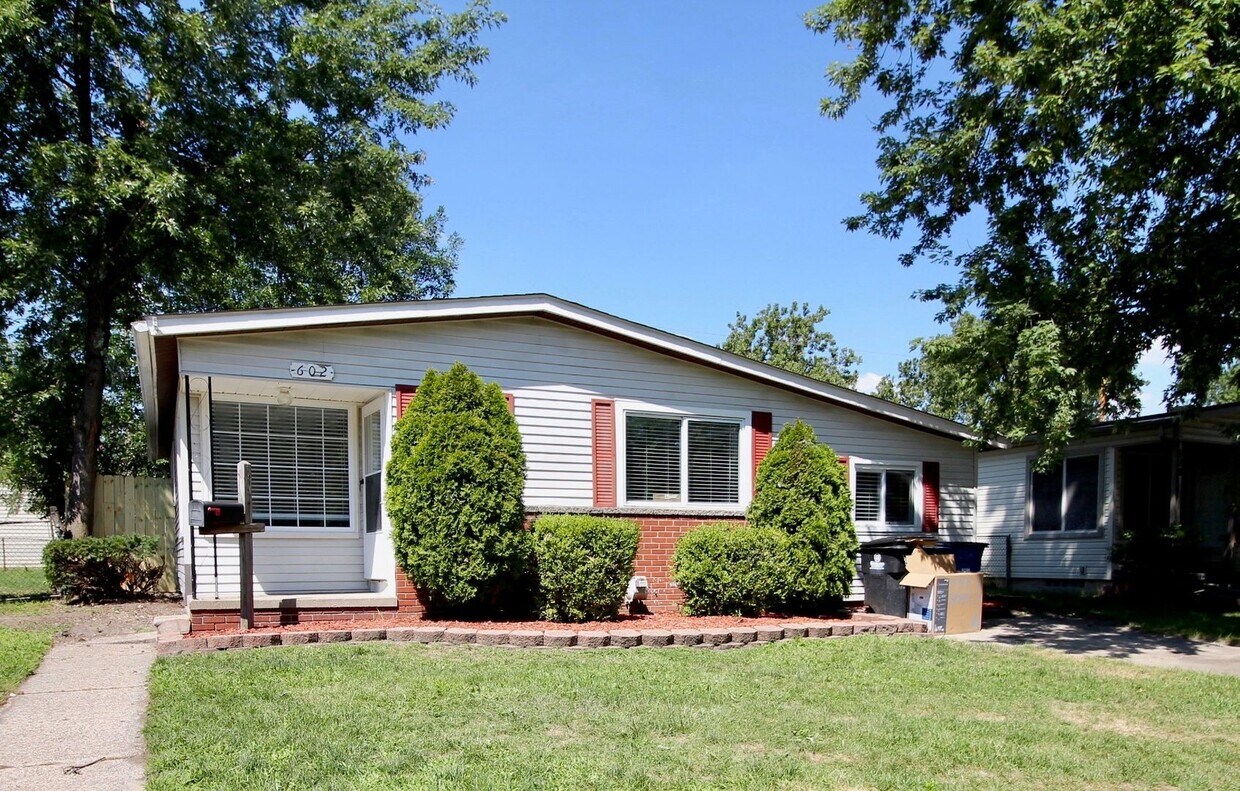 Primary Photo - Neat and clean 3 bedroom ranch for rent in...