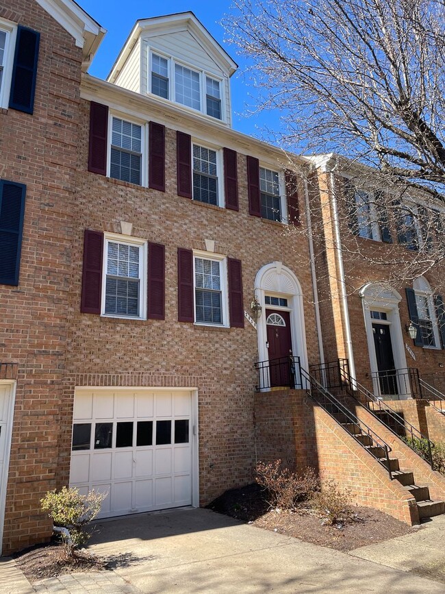 Building Photo - Luxurious And Spacious 3 Bed 2 Bath Brick Townhouse In Tysons Station