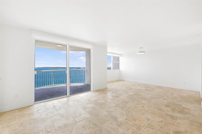 Foto del edificio - 1420 Brickell Bay Dr