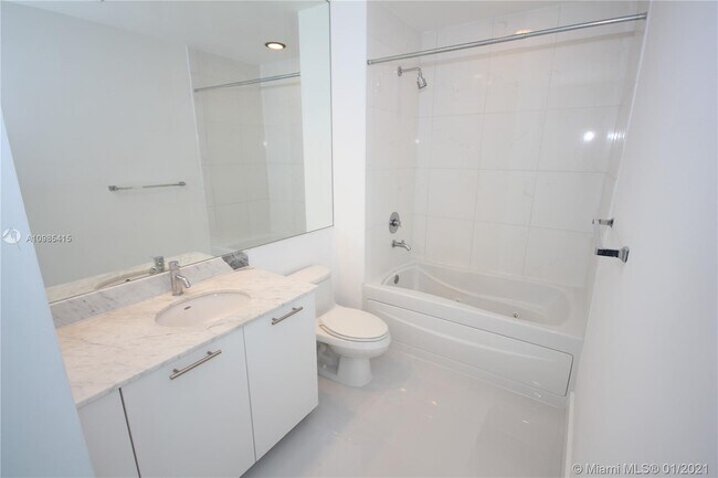 Foto del edificio - 950 Brickell Bay Dr