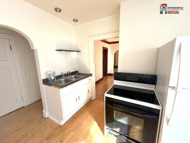 Building Photo - 2865 N Weil St