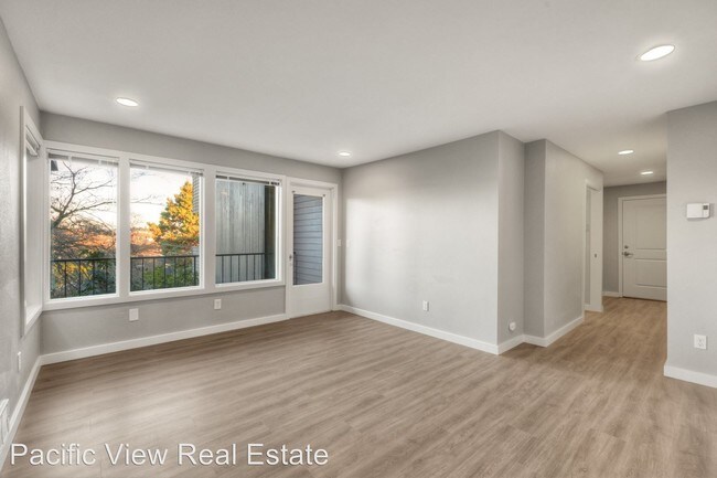 Foto del edificio - 2020 Waverly Pl N